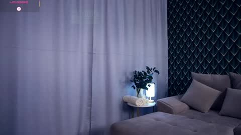 Hello im Nova online show from 10/12/25, 04:22