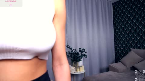 Hello im Nova online show from 11/10/25, 04:22