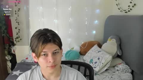 Snapshot of felix_leex chatting on 11/26/25, 07:48 Felix leex online show from 11/26/25, 07:48