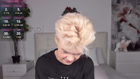 Snapshot of felix_rey chatting on 12/17/25, 06:03 Felix online show from 12/17/25, 06:03