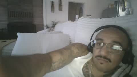 Snapshot of felixrlarios25 chatting on 07/29/26, 04:05 felixrlarios25 online show from 07/29/26, 04:05