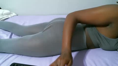 Snapshot of femaqueen chatting on 09/30/25, 06:35 Navil online show from 09/30/25, 06:35