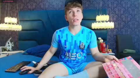 Femboy Max online show from 01/08/26, 11:45