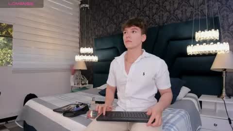 Snapshot of femboy_max chatting on 06/24/26, 11:42 Femboy Max online show from 06/24/26, 11:42