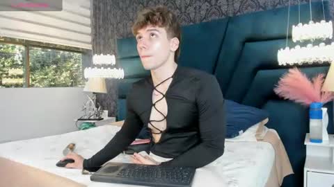Snapshot of femboy_max chatting on 07/16/26, 12:00 Femboy Max online show from 07/16/26, 12:00