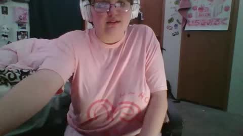 Snapshot of femcelsam chatting on 03/27/26, 01:22 femcelsam online show from 03/27/26, 01:22