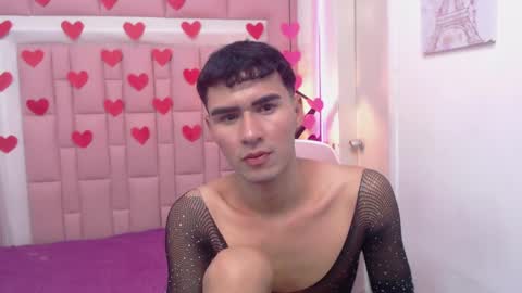 Snapshot of fenix19_ chatting on 02/13/25, 05:16 IM FENIX online show from 02/13/25, 05:16