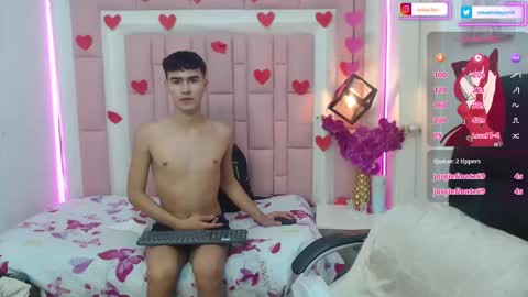 Snapshot of fenix19_ chatting on 03/07/25, 10:45 IM FENIX online show from 03/07/25, 10:45