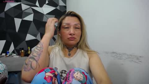 Snapshot of fenix_purple chatting on 09/11/25, 06:35 FENIX online show from 09/11/25, 06:35