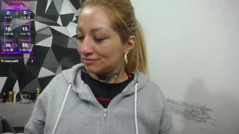 Snapshot of fenix_purple chatting on 11/05/25, 02:33 FENIX online show from 11/05/25, 02:33