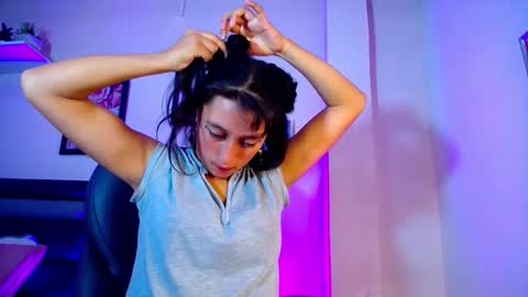 Snapshot of fenixx_19 chatting on 02/28/26, 11:33 Fenix online show from 02/28/26, 11:33