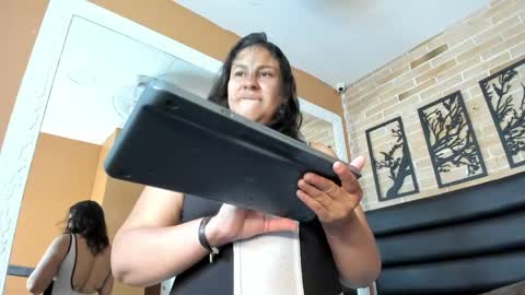 fer_florez online show from 06/04/26, 08:04