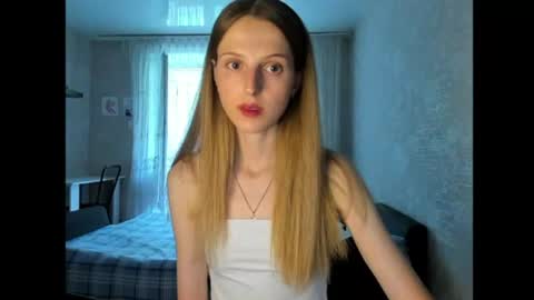 Snapshot of feralberry_dina chatting on 07/07/26, 10:19 Dana online show from 07/07/26, 10:19