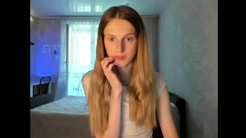 Snapshot of feralberry_dina chatting on 07/08/26, 12:31 Dana online show from 07/08/26, 12:31