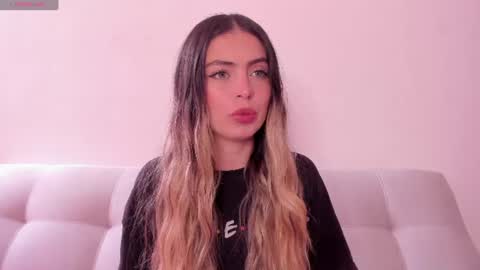 Snapshot of fernanda_aaa chatting on 07/17/26, 04:01 fernanda online show from 07/17/26, 04:01