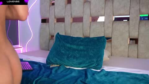 fernanda_thail_ online show from 04/08/26, 08:09