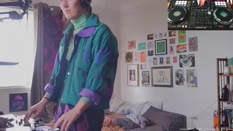 Snapshot of fernydew chatting on 09/20/25, 02:34 Fern next stream 430pm Monday PST online show from 09/20/25, 02:34