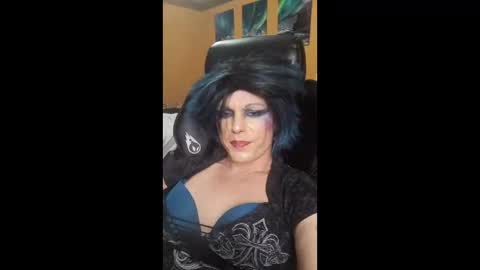 Snapshot of ferricslut chatting on 12/16/25, 11:37 Selenaironside online show from 12/16/25, 11:37