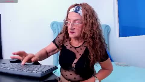 Snapshot of ferrimature chatting on 06/12/26, 10:30 Marcela online show from 06/12/26, 10:30