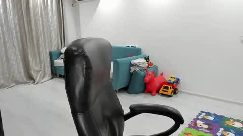 Snapshot of fetishcatalea chatting on 10/30/25, 08:42 Catalea DM online show from 10/30/25, 08:42