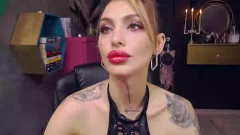 Snapshot of fetishsarah chatting on 01/06/25, 07:24 Sarah online show from 01/06/25, 07:24