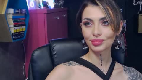 Snapshot of fetishsarah chatting on 01/23/25, 09:18 Sarah online show from 01/23/25, 09:18