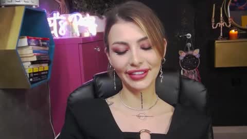 Snapshot of fetishsarah chatting on 02/26/25, 07:38 Sarah online show from 02/26/25, 07:38