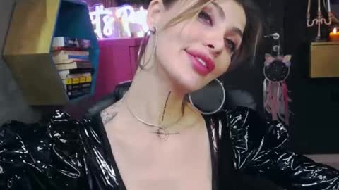 Snapshot of fetishsarah chatting on 02/27/25, 02:21 Sarah online show from 02/27/25, 02:21