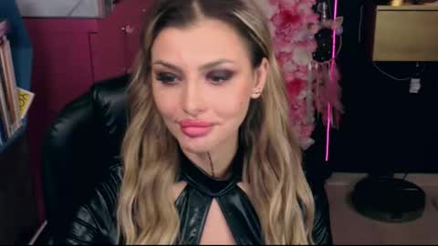 Snapshot of fetishsarah chatting on 11/01/25, 07:49 Sarah online show from 11/01/25, 07:49