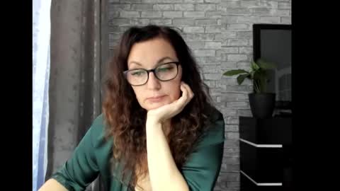 Snapshot of fey_bb chatting on 02/12/25, 08:27 Milana online show from 02/12/25, 08:27