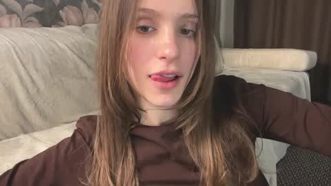 Snapshot of fflloowweerr chatting on 04/25/26, 01:41 Lisa online show from 04/25/26, 01:41
