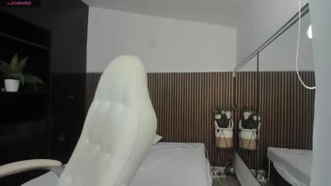 Freyja  online show from 11/13/25, 04:50