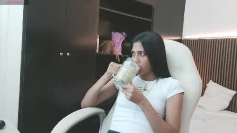 Freyja  online show from 04/11/26, 01:21