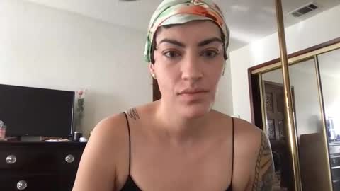 Snapshot of fgsammie chatting on 10/15/25, 05:35 fgsammie online show from 10/15/25, 05:35