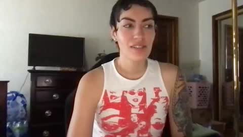 Snapshot of fgsammie chatting on 10/18/25, 10:32 fgsammie online show from 10/18/25, 10:32