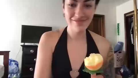 Snapshot of fgsammie chatting on 10/19/25, 06:19 fgsammie online show from 10/19/25, 06:19