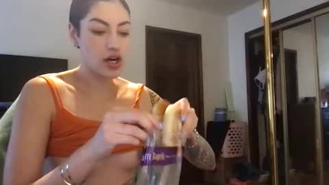 Snapshot of fgsammie chatting on 10/28/25, 10:23 fgsammie online show from 10/28/25, 10:23