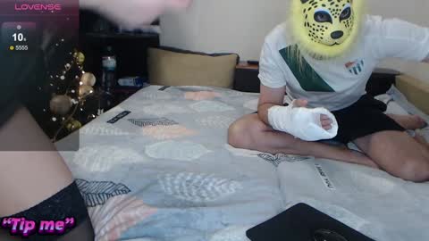 Snapshot of fialka42 chatting on 12/19/24, 08:02 Alex33 Julia30 online show from 12/19/24, 08:02