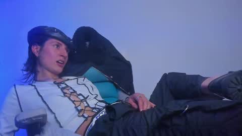   online show from 03/05/25, 06:12