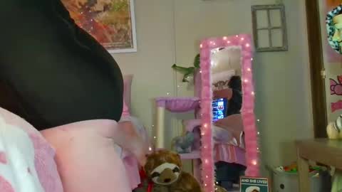 Snapshot of fieryminx67 chatting on 09/27/25, 08:41 fieryminx67 online show from 09/27/25, 08:41
