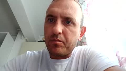 Snapshot of figonik chatting on 09/19/25, 04:58 Nick online show from 09/19/25, 04:58