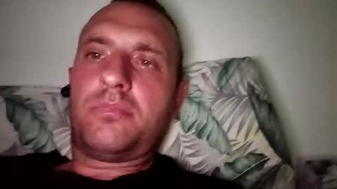 Snapshot of figonik chatting on 10/19/25, 07:14 Nick online show from 10/19/25, 07:14