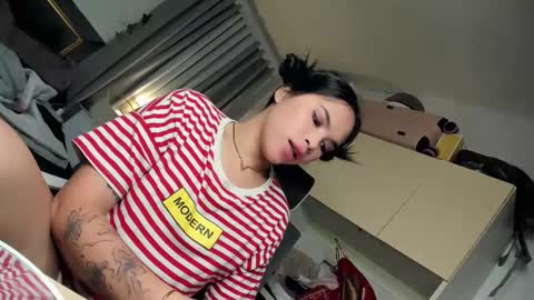 Snapshot of filipina_demure chatting on 12/14/24, 11:07 Sandy online show from 12/14/24, 11:07