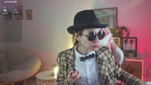 cap and Lana  online show from 12/04/24, 08:34