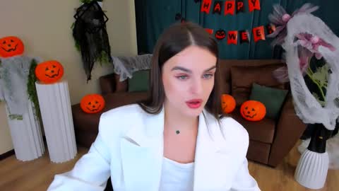 Snapshot of finalaccord chatting on 10/28/25, 10:08 Amanda online show from 10/28/25, 10:08