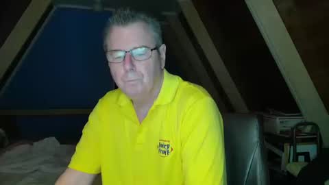 Snapshot of finderfiner chatting on 10/15/25, 08:14 finderfiner online show from 10/15/25, 08:14