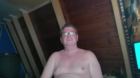 Snapshot of finderfiner chatting on 11/15/25, 08:00 finderfiner online show from 11/15/25, 08:00