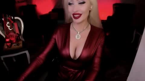 Snapshot of findom_god chatting on 11/15/25, 01:58 AlfaFemale online show from 11/15/25, 01:58