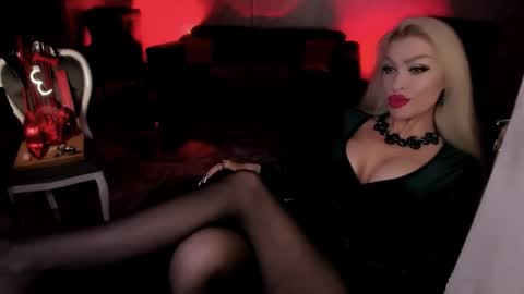 Snapshot of findom_god chatting on 11/20/25, 04:34 AlfaFemale online show from 11/20/25, 04:34