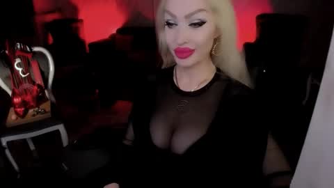 Snapshot of findom_god chatting on 11/26/25, 04:02 AlfaFemale online show from 11/26/25, 04:02